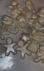 Load image into Gallery viewer, Santa Glass and Wax Melts
